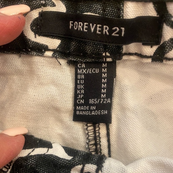 Forever21 Women’s Overalls Black White Flowers Festival S-M - Picture 2 of 13